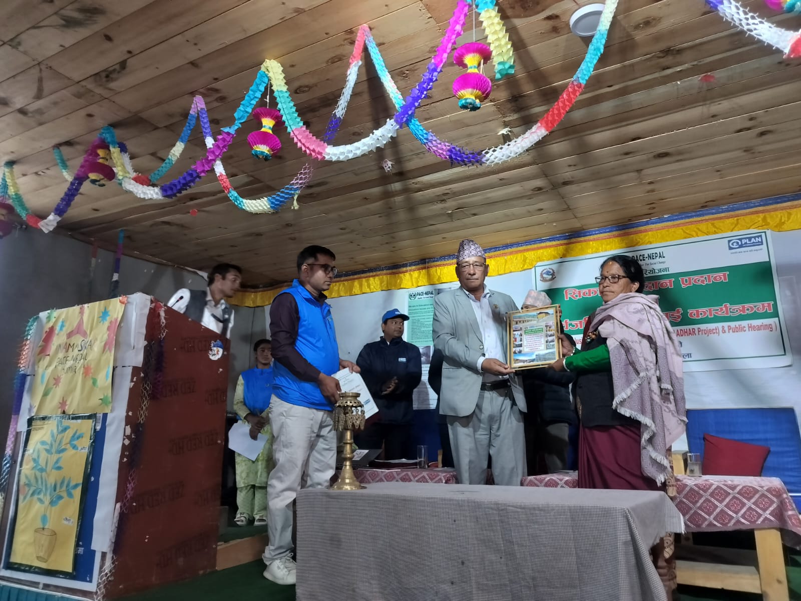समावेसी शिक्षा र शैक्षिक पूर्वाधार टेवा पु¥याउदै आएको आधार परियोजना हस्तान्तरण